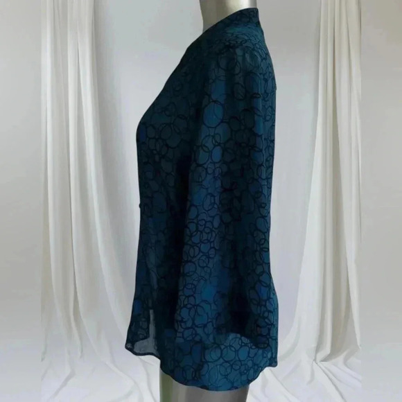 FREE 💟Cleo Printed Blue Button Down Blouse - Picture 4 of 10